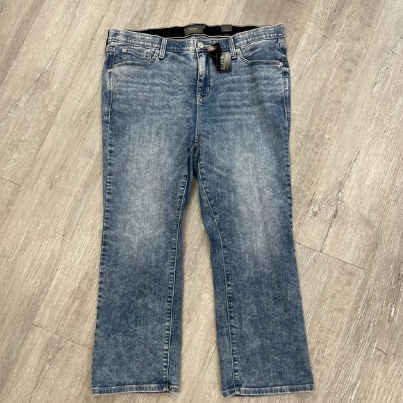 Torrid Light Wash Sky High Cropped Jeans - New - Size 18 - Picture 1 of 3